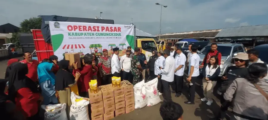 PT Rajawali Nusindo Menjual Minyak Goreng Rp14.500/liter
