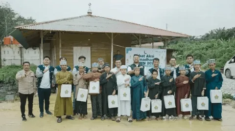 PTPN IV Regional III Berbagi dengan Santri di Pesantren Tualang