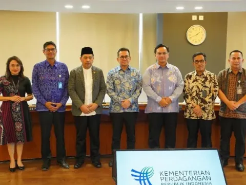 Bertemu Mendag RI, Ombudsman RI Sampaikan Temuan 5 Pelaku Usaha Kurangi Volume 30-270 Ml