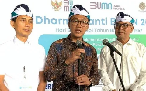 Wakil Menteri BUMN, Aminuddin Ma’ruf, Mengunakan Batik Sawit Dalam Menghadiri Puncak Dharma Santi BUMN 2025