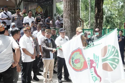 Gubernur Kalteng Lepas Liarkan Orang Utan dan Dukung Konservasi Satwa dan Ekosistem