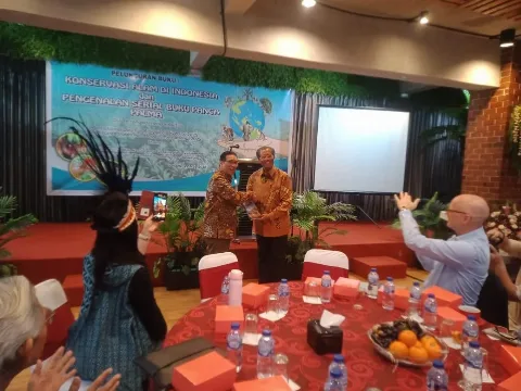 Petrus Gunarso Luncurkan Buku Konservasi Alam dan Seri “Panca Palma”