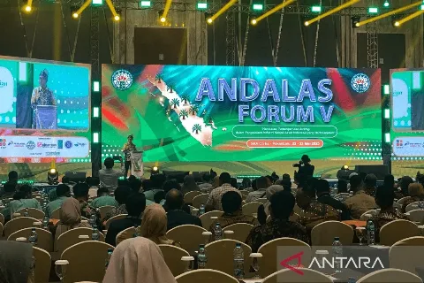 51 Persen Warga Riau Bergantung Hidup Ke Sawit
