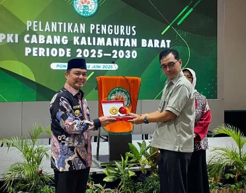 Gubernur Kalimantan Barat, Ria Norsan Hadiri Pelantikan Pengurus GAPKI Kalbar Periode 2025-2030