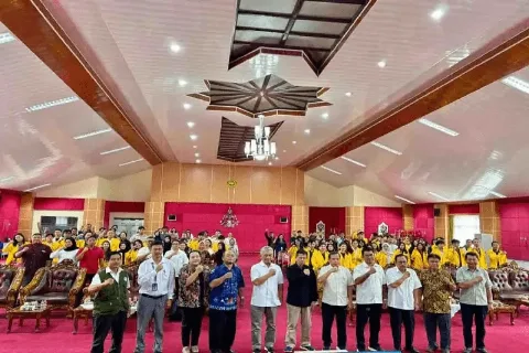 GAPKI Kalteng Bantu Rehab Gedung Ormawa Universitas Palangka Raya
