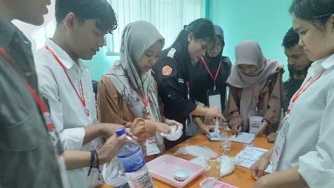Dosen Universitas Jambi Latih Mahasiswa Produksi Sabun Padat Dari Cangkang Sawit
