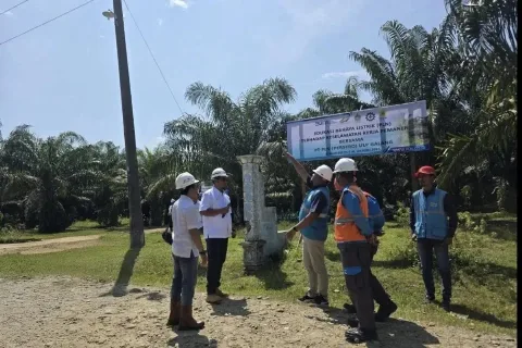 Kolaborasi PTPN IV Palmco dan PT PLN Edukasi Petani Sawit untuk Keselamatan Kerja