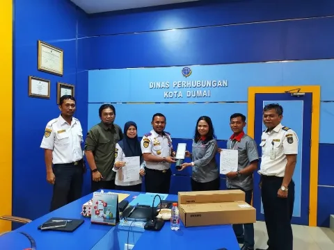 PT. Ivo Mas Tunggal Menyerahkan CSR 15 Unit PJU Kepada Pemkot Dumai