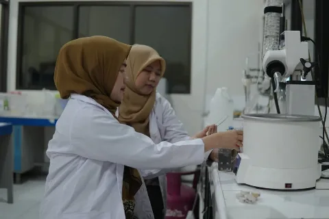 Inovasi Dosen Instiper Manfaatkan Tankos Sawit Sebagai Porous Agent Gypsum Board