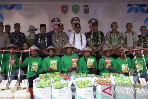 Dukung Sektor Pertanian, Polres Kabupaten Kutai Timur Berikan Bantuan Alsintan
