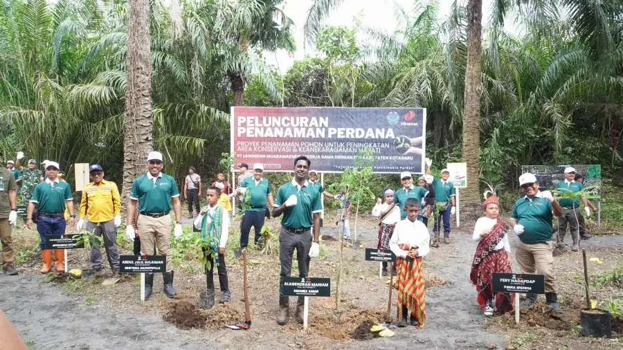 Berkomitmen Dalam Mengurangi Emisi, Minamas Plantation Dan DLH Kotabaru Lakukan Penanaman Pohon