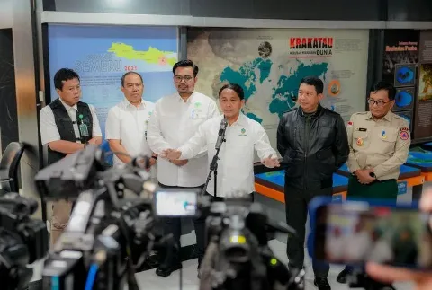 Menhut Raja Juli Antoni Memastikan Kebakaran Hutan Saat Ini Terkendali