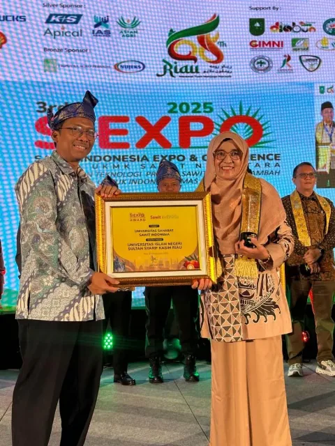 Berperan Aktif dalam Penguatan SDM dan Riset, UIN Suska Riau Terima Penghargaan SIEXPO Award 2025