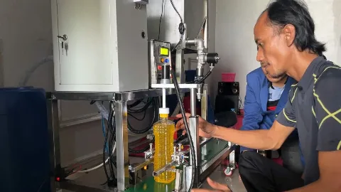 Peningkatan Efisiensi UMKM dalam Pengemasan Minyak Goreng