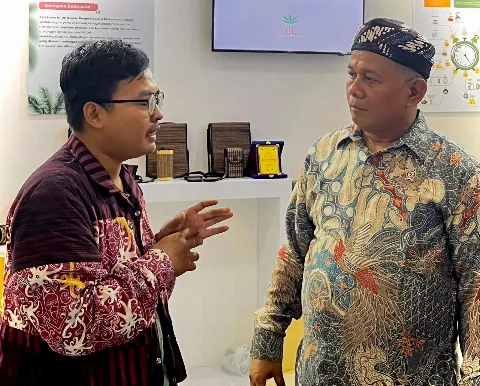 Batik Sawit dari CV Smart Batik Diapresiasi Wakil Menteri UMKM Helvi Moraza