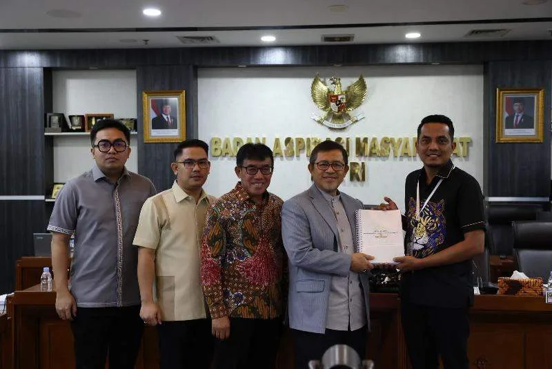 BAM DPR RI Mendorong Penyelesaian Sengketa Kemitraan Petani Sawit Riau dengan PTPN