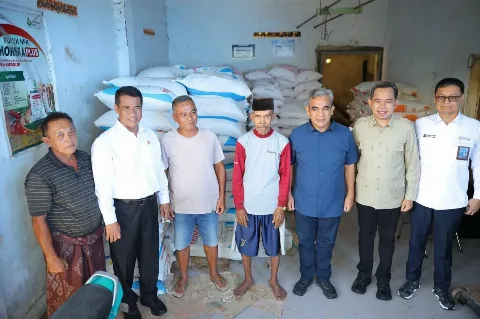 Menteri Pertanian dan Ketua MPR RI Tinjau Kios Pupuk Bersubsidi