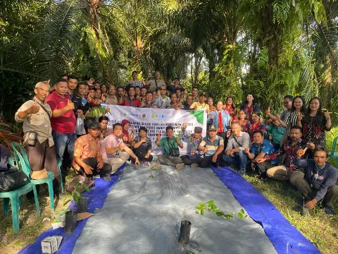 FOLUR Gelar Pelatihan Petani untuk Pengembangan Kelapa Sawit Berkelanjutan