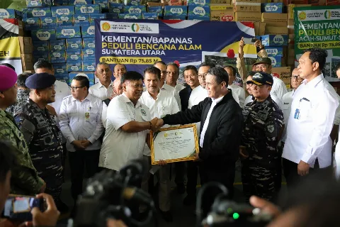 Mentan Amran Apresiasi Bantuan GAPKI untuk Gerakan Donasi Bencana Sumatera
