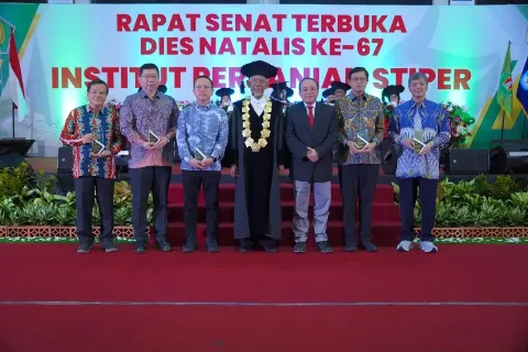 INSTIPER Yogyakarta Apresiasi Mitra Strategis dengan Menyerahkan Penghargaan