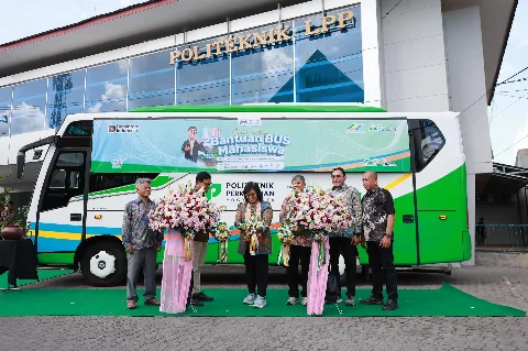 Politeknik LPP Yogyakarta dan ITSI Terima Bantuan Dua Unit Bus dari PTPN III