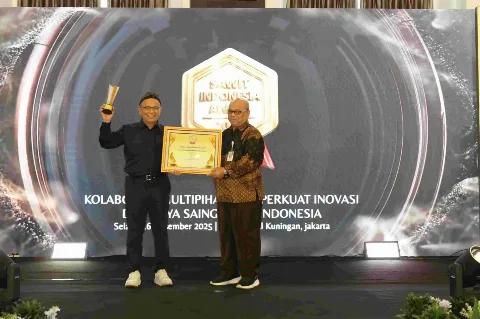 Dr. Gulat Manurung Dianugerahi 4th Sawit Indonesia Award 2025 Kategori Advokasi Kebijakan Petani Sawit