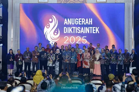 INSTIPER Yogyakarta Raih Bronze Winner di Anugerah Data dan Informasi DIKTISAINTEK 2025