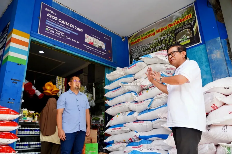 Direktur Utama Petrokimia Gresik, Dwi Satriyo Annurogo Mengunjungi Distributor dan Kios Melihat Kesiapan Stok Pupuk Memasuki Musim Tanam