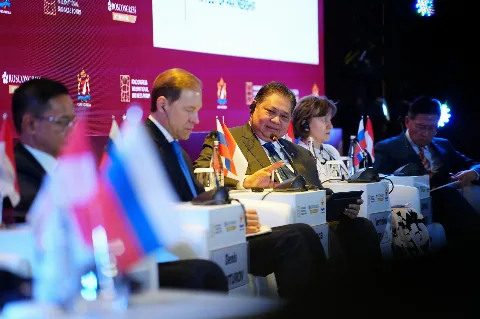 Menko Airlangga Hartarto Mengungkapkan Potensi Hilirisasi Kelapa Sawit di Plenary Session of Russia-Indonesia Business Forum