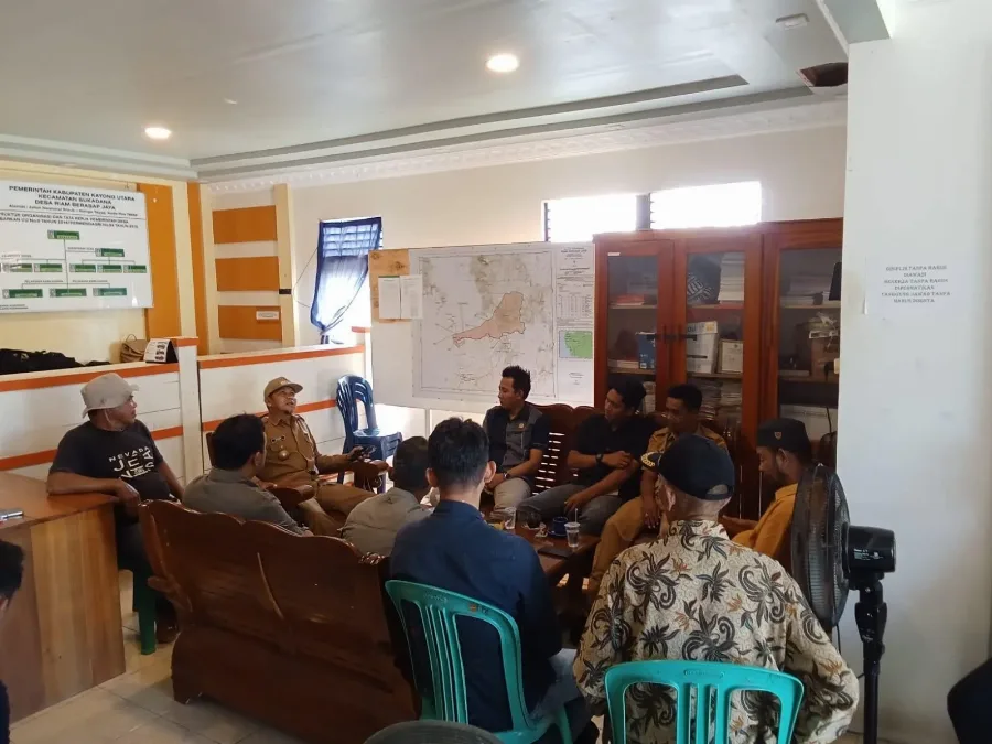 Anggota DPRD Kabupaten Kayong Utara Meninjau Langsung Sungai Siduk Diduga Tecemar Oleh Perusahaan Perkebunan Kelapa Sawit