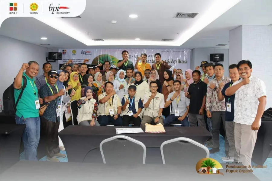BPDP, DITJENBUN dan BPI Melatih Petani Kelapa Sawit Bengkalis dan Kuansing, provinsi Riau membuat dan aplikasi Pupuk Organik