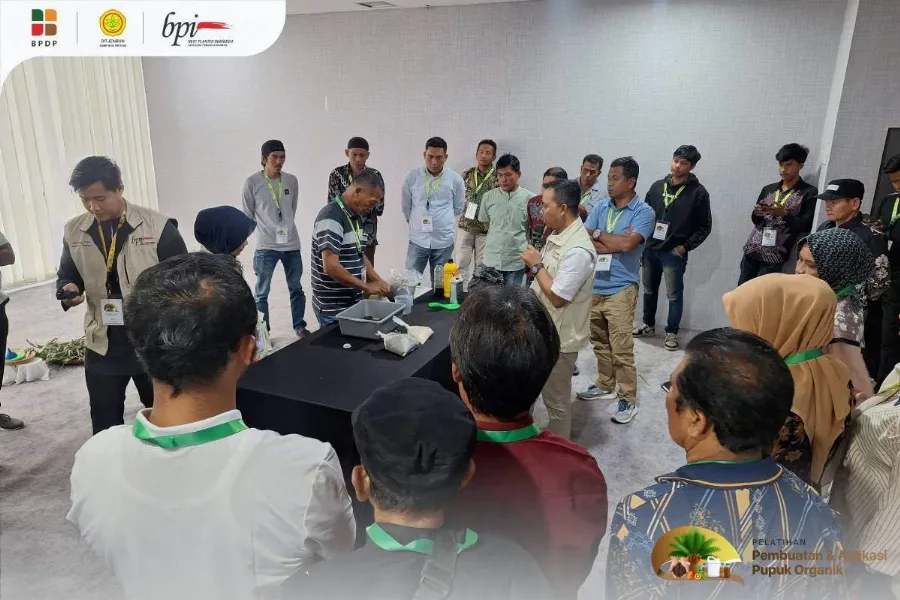Mengurangi Ketergantungan Pupuk Kimia: BPDP dan BPI Melatih 201 Petani Kelapa Sawit dari Kab. Kuansing dan Kab. Bengkalis - Provinsi Riau, Membuat Pupuk Organik secara mandiri