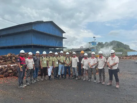 AKPY, BPDP, dan Ditjenbun: Field Trip ke PT AJP Bantu Pekebun Paser Pahami Standar Panen dan Pascapanen