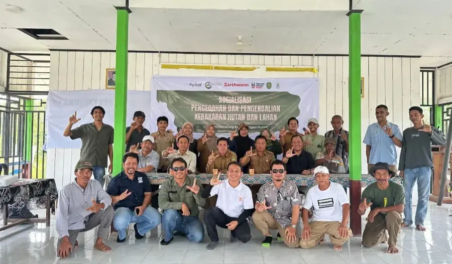 Apical-Earthworm Perkuat Benteng Desa Hadapi Karhutla, Warga Tepian Makmur Dibekali Deteksi Dini