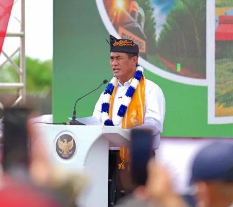 Tegas! Mentan Amran Copot Pejabat Pupuk yang Pasif Layani Petani: "Kita Ini Pelayan Rakyat, Jangan Buat Mereka Menunggu"