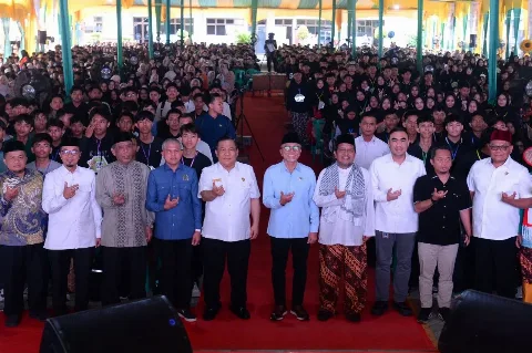 Potensi Besar dan Tantangan Berat Sektor Perkebunan Riau: Dari Kejayaan Sawit hingga Krisis Peremajaan Kelapa