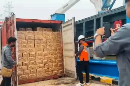 Redam Lonjakan Harga hingga Rp23 Ribu, Pemkab Natuna dan Bulog Pasok 96 Ribu Liter MinyaKita ke Perbatasan