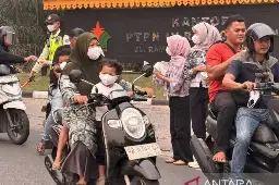 Tanggap Bencana Karhutla: PTPN IV Regional III Salurkan Masker dan Sembako bagi Warga Riau