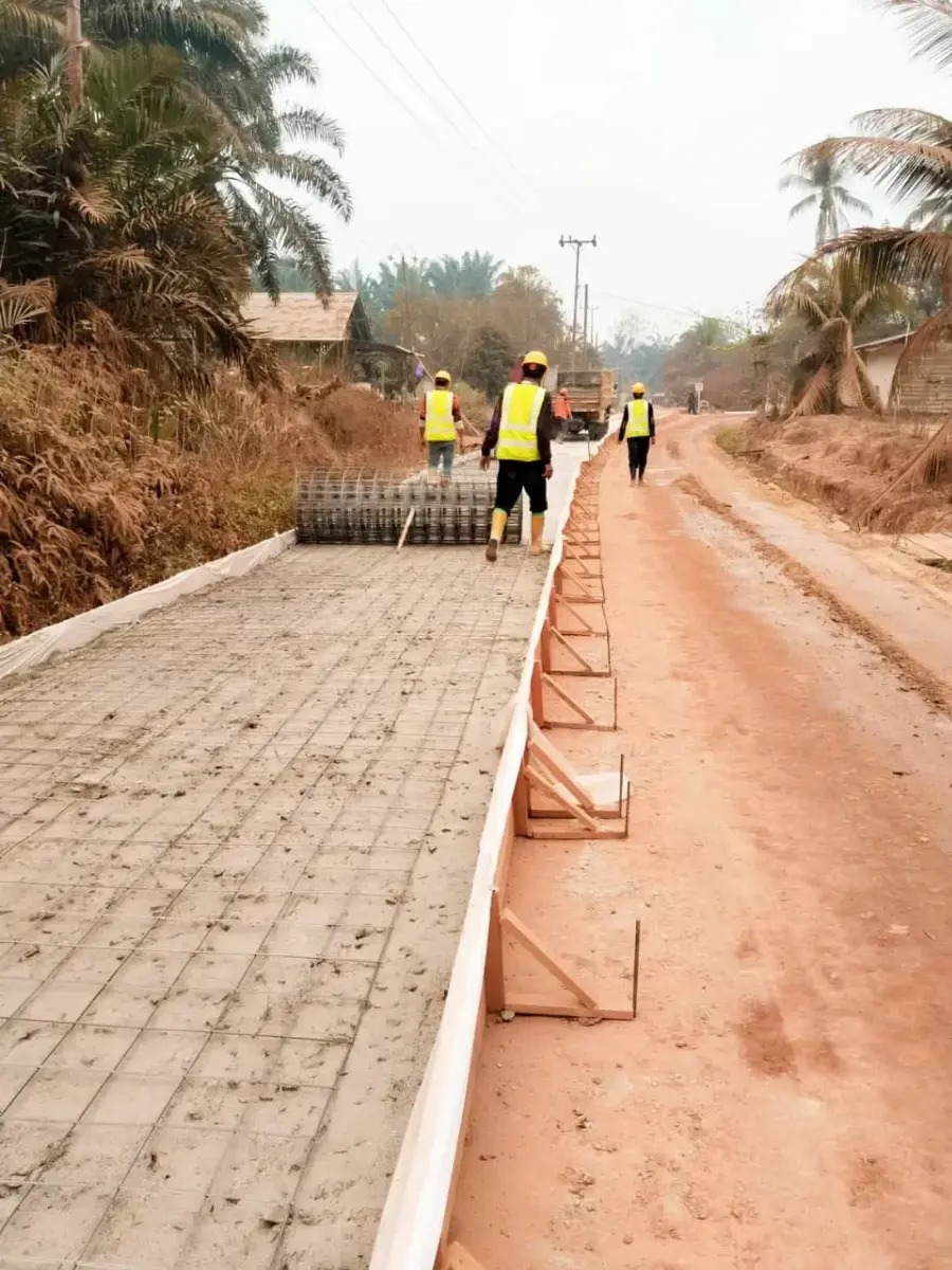 KSO PT Agrinas Palma Nusantara Bangun Jalan Beton 600 Meter di Desa Mekar Jaya Kotim