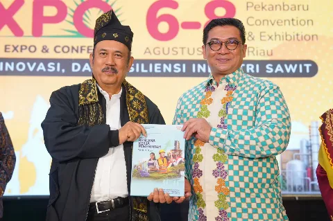 Pemprov Riau Terima Penghargaan Komitmen Menjaga Stabilitas Harga Sawit