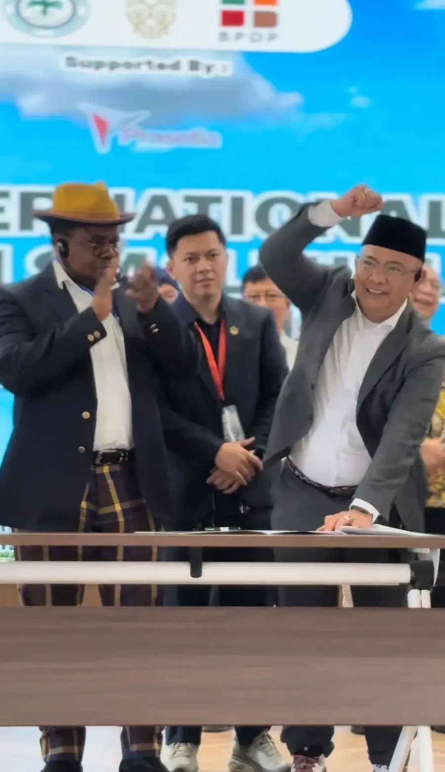 Terpilih Sebagai Presiden WCOPS, Dr. Gulat Manurung Bawa Mandat 12 Asosiasi Petani dari 7 Negara Produsen Sawit