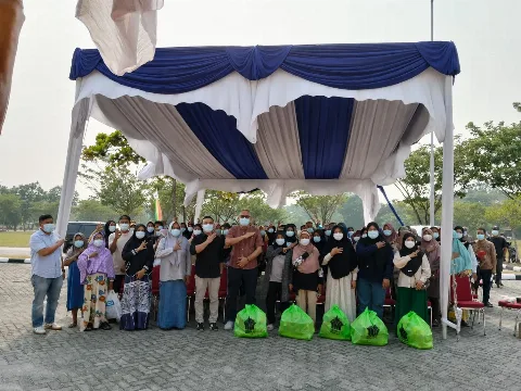 Kepung Kabut Asap Karhutla &amp; Lonjakan ISPA, PTPN IV Regional III Salurkan 1.1 Ton Sembako untuk Warga Pekanbaru