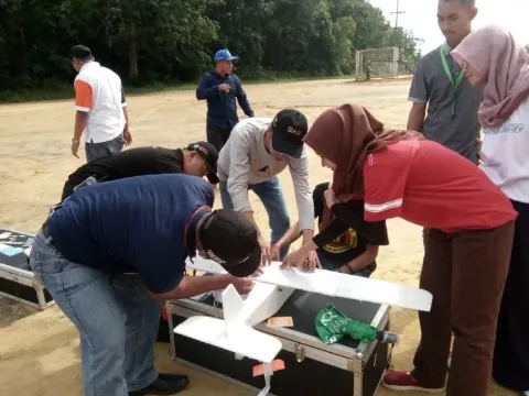 Petani Sawit Belajar Pemanfaatan Drone