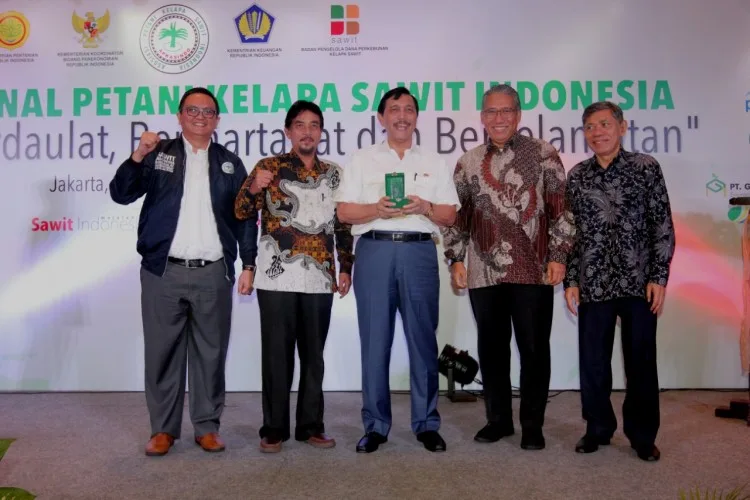 Menko Luhut: Jokowi Punya Perhatian Besar Kepada Petani Sawit