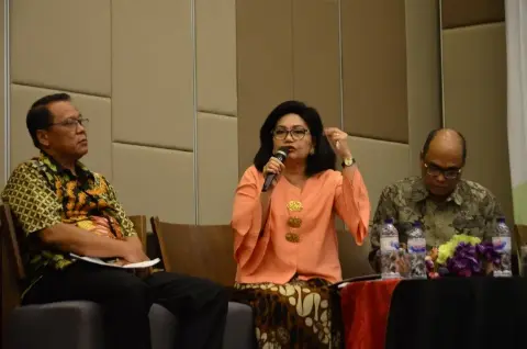 Victoria Simanungkalit Deputi Bidang Produksi dan Pemasaran Kementerian Koperasi dan UKM