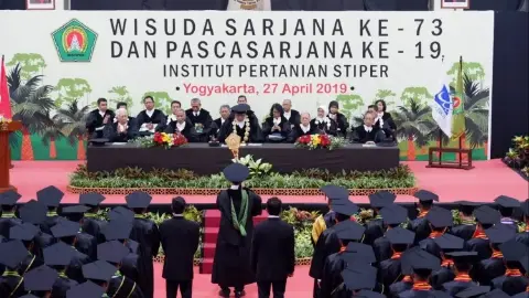 Instiper Luluskan 518 Wisudawan