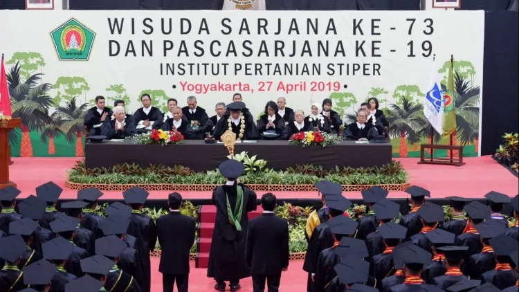 Instiper Luluskan 518 Wisudawan