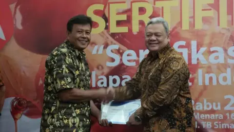 Petani Mitra Wilmar Raih Sertifikat ISPO