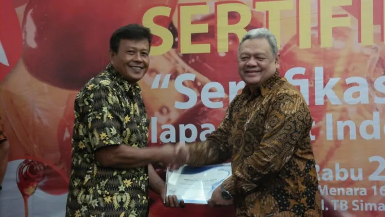 Petani Mitra Wilmar Raih Sertifikat ISPO