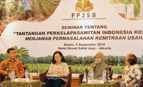 Sederet Tantangan Dihadapi Perkelapasawitan Indonesia